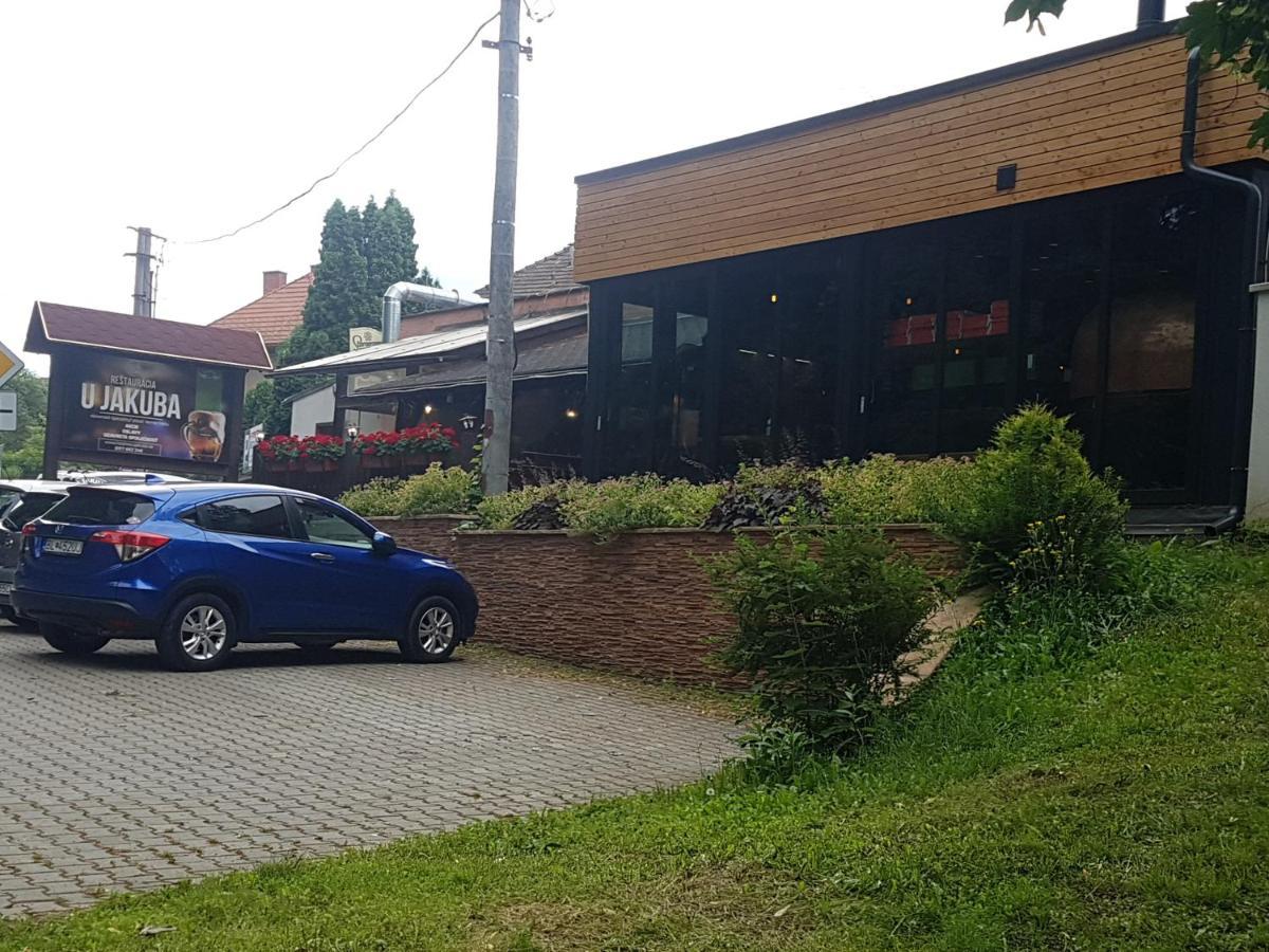Apartman Centrum V Sukromi Restauracia U Jakuba Martin Exterior photo